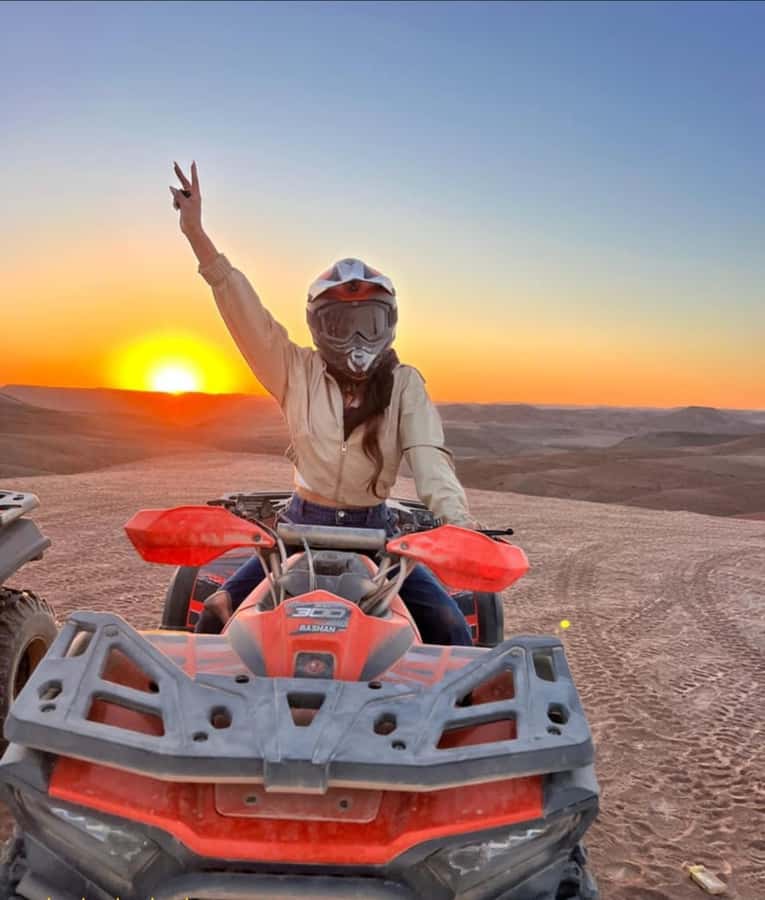 Agafay tour Quade Bike, Sunset and Romantic Dinner Show - What the guides add to the evening