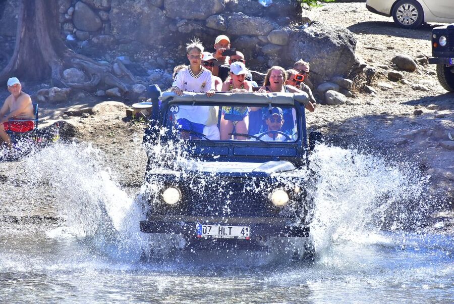 Alanya/Antalya: Buggy, Jeep, Rafting, & Zipline Tour + lunch - Lunch arrives beside the river