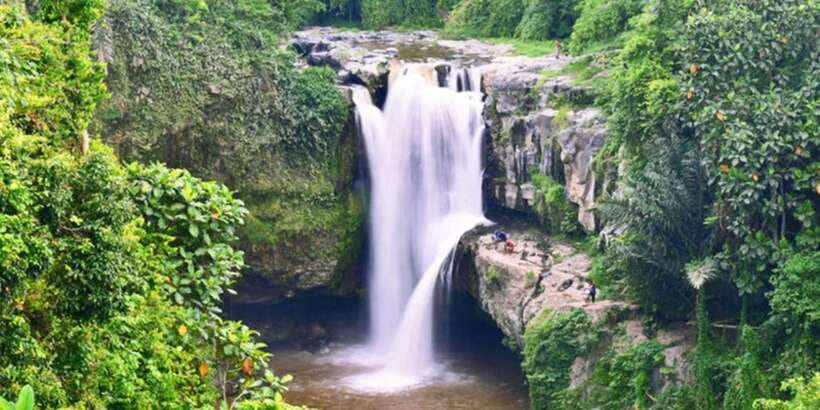 Bali: ATV Gorilla Cave, Ubud Monkey Forest, & Waterfall Tour - Tegenungan Waterfall and a cool finish