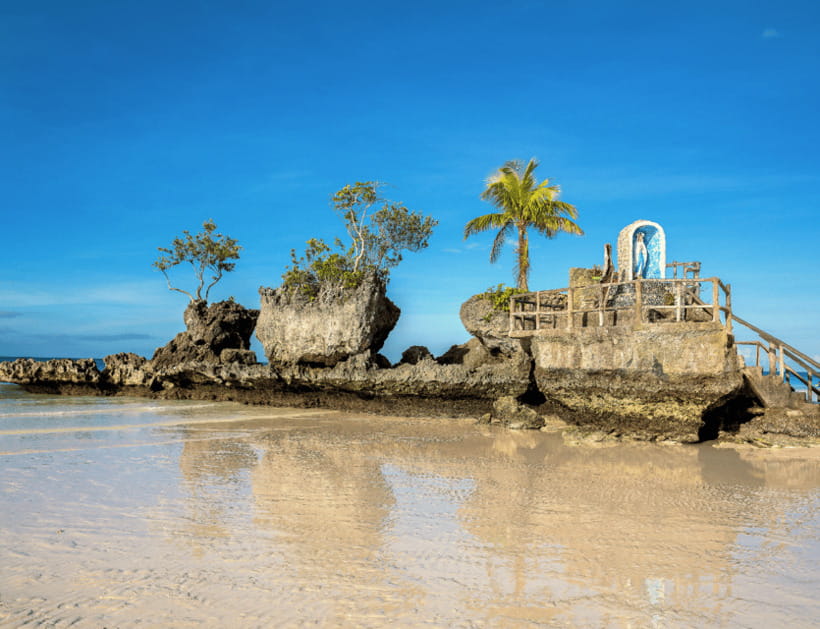 Boracay: Island Hopping with Buffet Lunch & ATV Adventure - Buffet lunch at Tambisaan or Tabon Beach