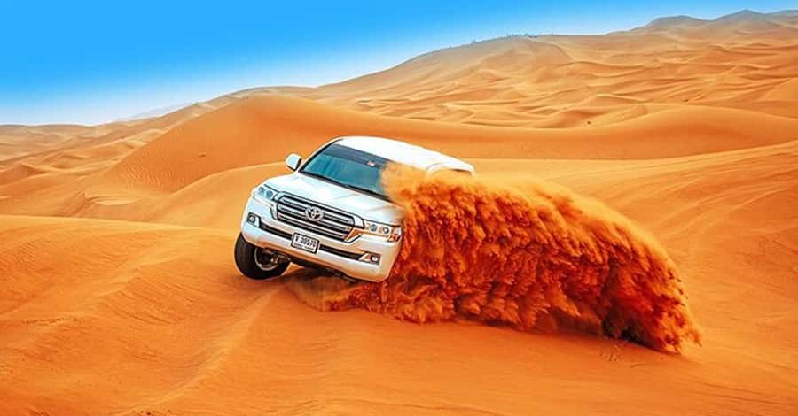 Desert Safari - Private 4WD car - A private Land Cruiser makes the transfer easier