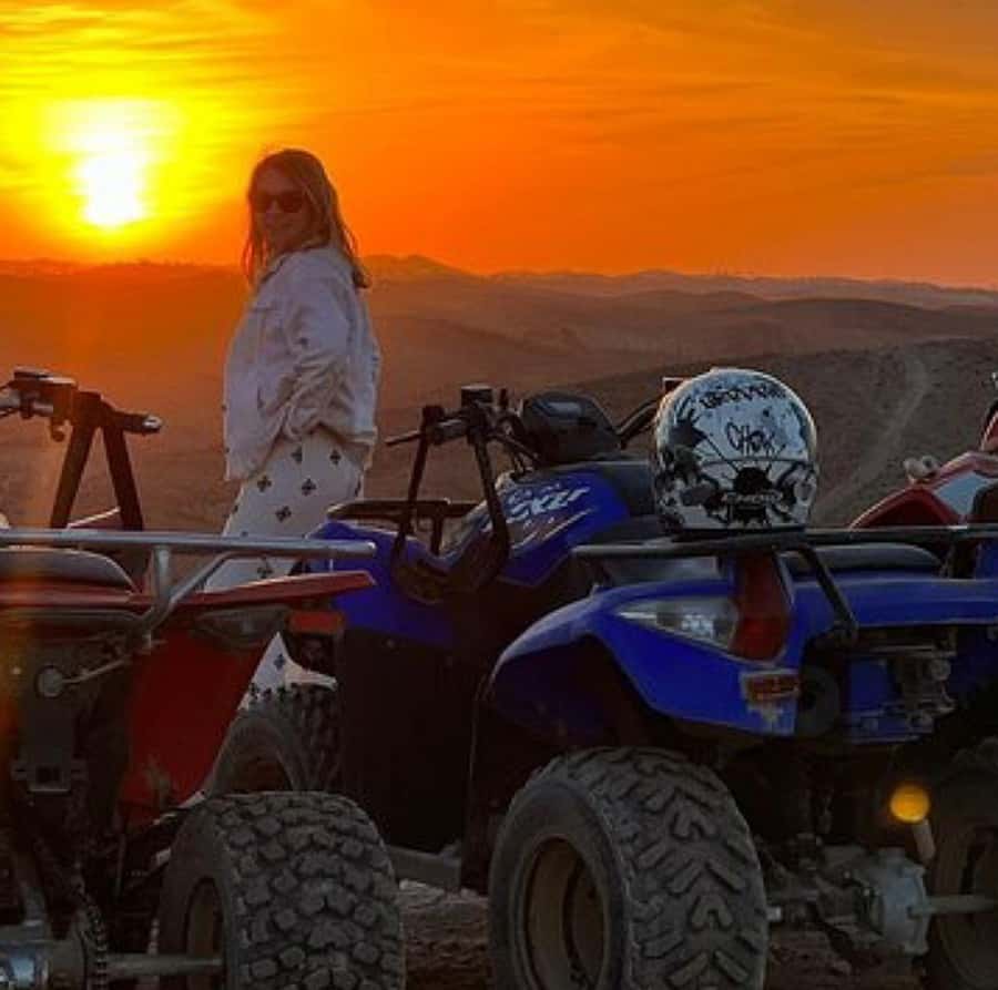 Dinner show in agafay Desert 1h quad bike & 20 min camels - Quad biking for about 70 minutes