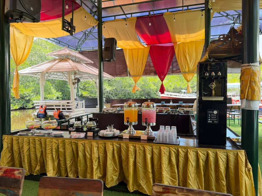 From Bali: Lembongan & Mangrove Buggy Tour with Buffet Lunch - Yellow Bridge, a short stop with local character