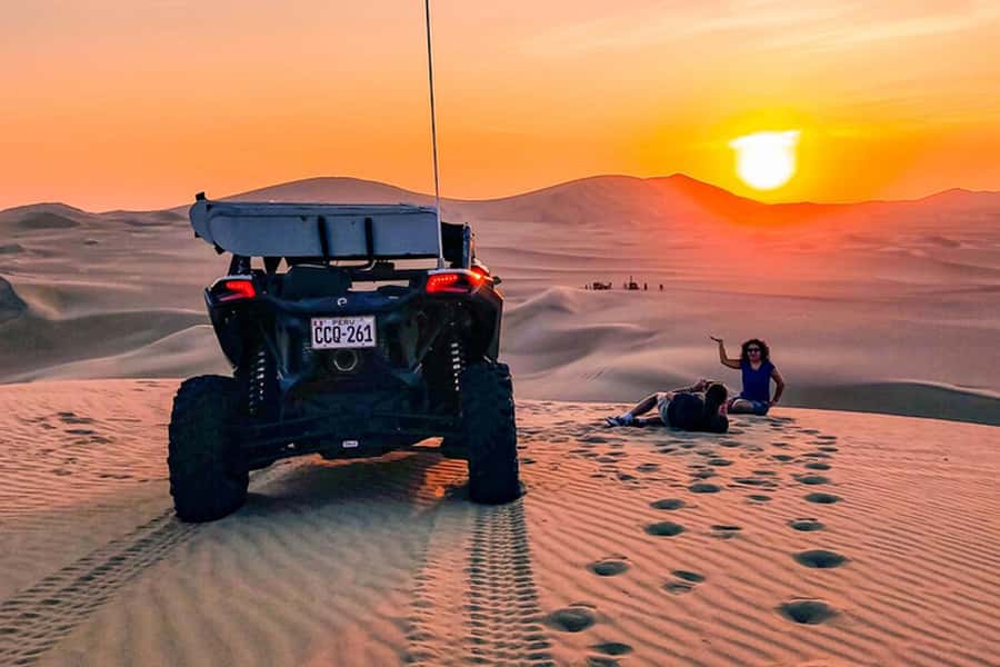 Huacachina: Buggy en las Dunas al Atardecer y Sandboarding - Small group, pickup, and language