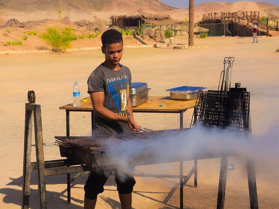 Hurghada: Quad Bike, Sea, Camel, Safari, Stargazing & Dinner - The camel stop: photo opportunity more than trek