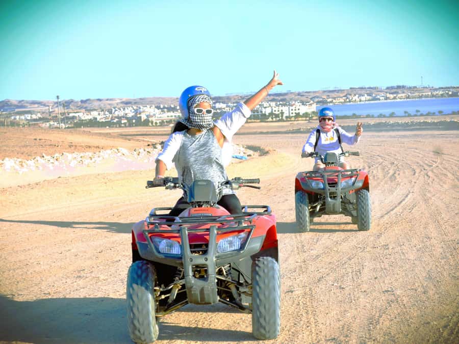Hurghada: Sunrise Quad Bike, Camel and Oriental Breakfast - The short camel ride and the photo stop