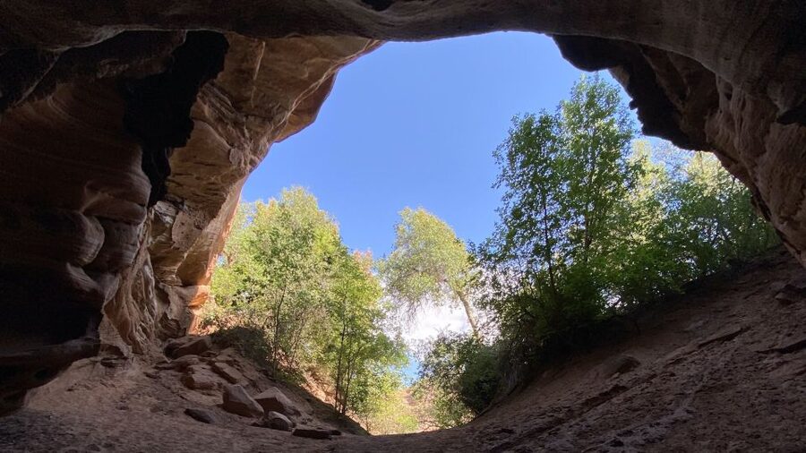 Kanab: Peek-A-Boo and Great Chamber UTV Guided Tour - The Great Chamber and its sandy approach