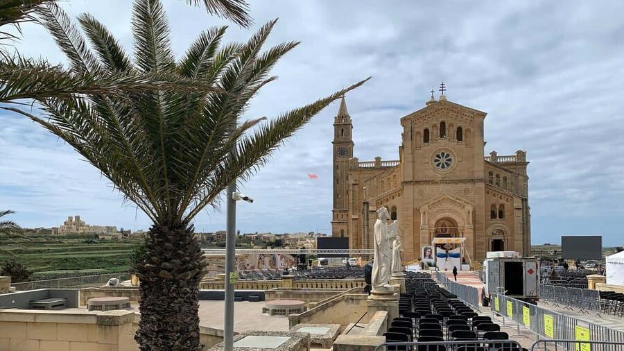 Malta: Gozo 4x4 UTV Tour with Comino Swim Stop and Caves - Salt pans and swimming at Xwejni Bay