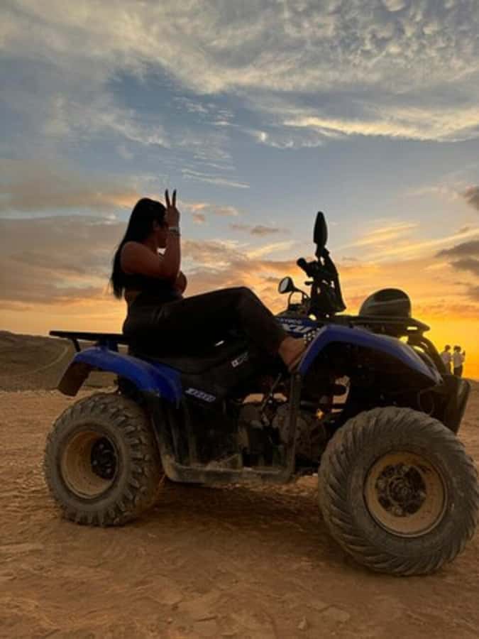 Marrakech: Agafay Desert Quad Biking with Dinner & Show - Guides, vehicles, and the pace of the day