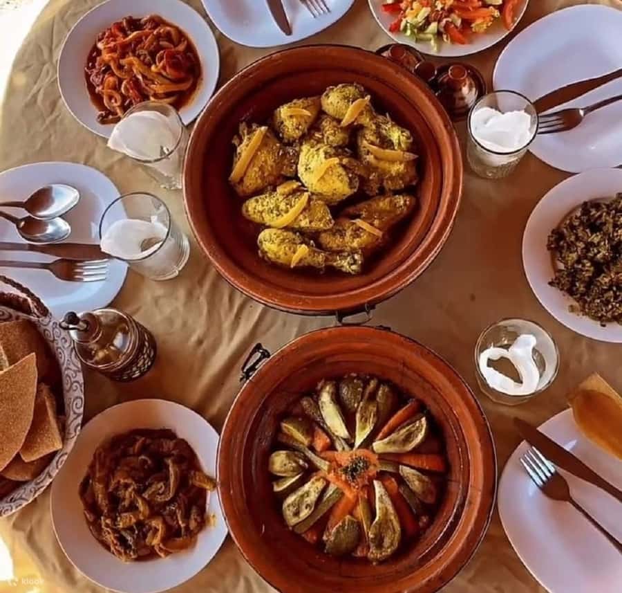 Marrakech: Agafay Dinner Show with Quad/Camel Ride and Pool - Tea, pastries, and the desert camp