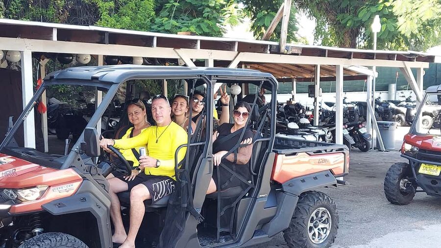 Nassau: 6-Seater Buggy Rental - A sensible route through Nassau