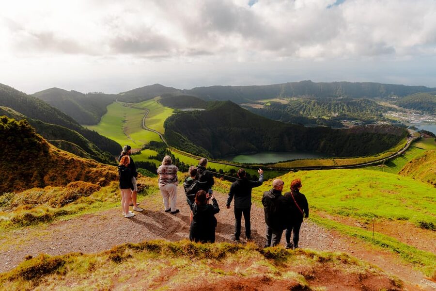 Sao Miguel: Buggy Tour Around Sete Cidades Volcano - Climbing Toward the Caldera Rim